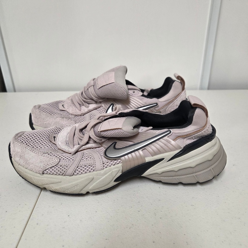 Nike V2K Run Platinum Violet Light Iron Ore Womens Size 8 FN6703-001